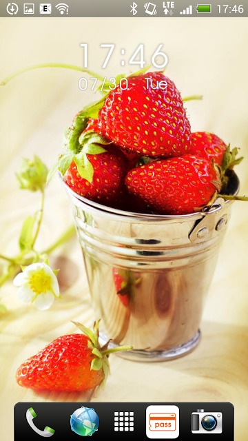 Crazy about strawberry時計付ライブ壁紙のスクリーンショット_5